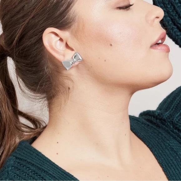 NWOB- Stella & Dot Silver Bow Stud Earrings - Picture 4 of 4